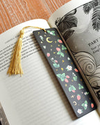 Lesezeichen mit Erdbeerglitzer 🍓🌙 Goldene Quaste – Himmlische Pflanzenkunst | von Moonborn