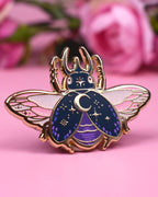 Astralkäfer-Anstecknadel aus Hartemaille ✨ Himmlisches Insekten-Sammlerstück von Moonborn
