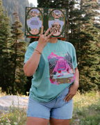 Camiseta gráfica 📚 Salvaje y Lectora | Color Espuma de Mar de Brittany Keller Art