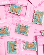 Pin de esmalte duro con sello de Orgullo y Prejuicio de Pemberley - 3,4 cm