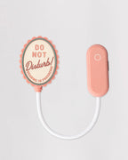 Ban.do LED-Klemmleuchte 📖💡 Tragbare Reiseleselampe „Bitte nicht stören“ – Pink &amp; Rot
