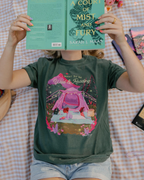 Camiseta gráfica 📚 Salvaje y Lectora | Color Espuma de Mar de Brittany Keller Art
