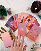 Baraja de tarot de 78 cartas "Las Damas Encantadoras" y guía incluida | Brittany Keller Art