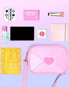 Sobre postal con forma de corazón rojo y blanco (10")