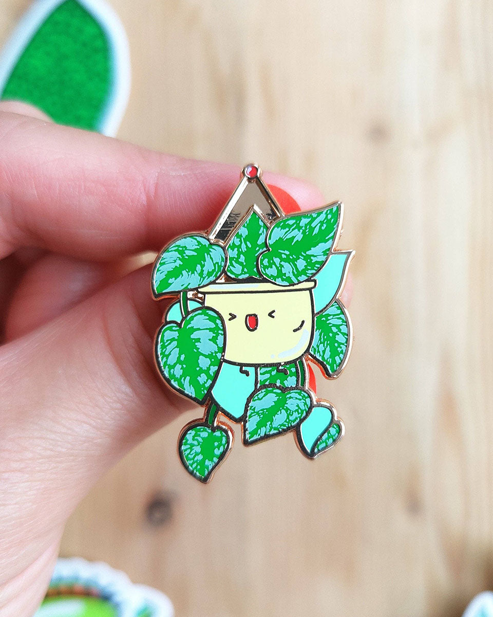 Satin Pothos Pflanzenliebhaber Kawaii Emaille Pin - 1,5"