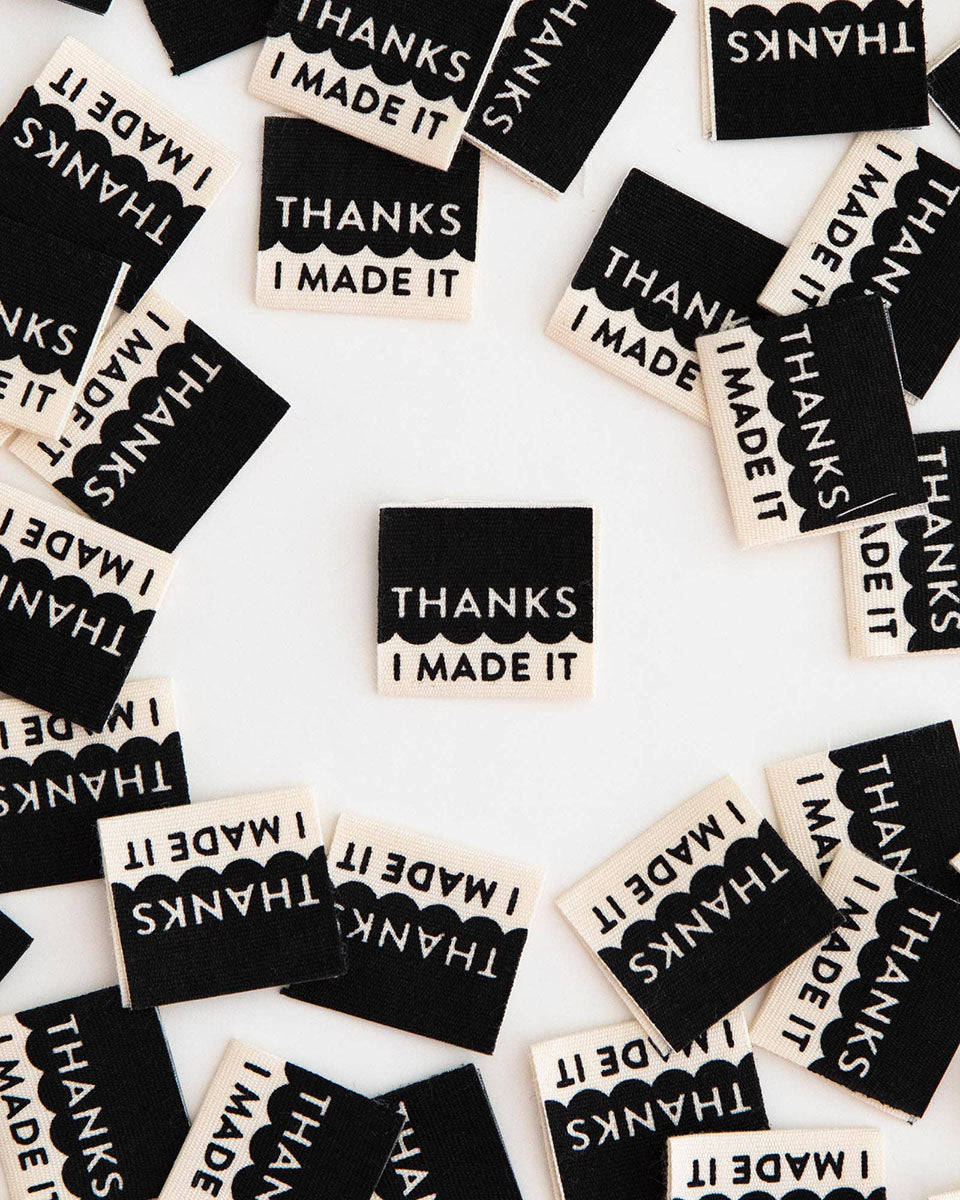 Gewebte Nähetiketten aus Bio-Baumwolle in Schwarz und Weiß mit der Aufschrift „Thanks I Made It“ – 3 cm x 2,75 cm
