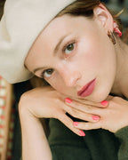 Camelia Red Mousse - Lápiz labial cremoso mate aterciopelado