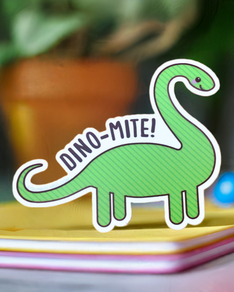"Dino-mite!" Brachiosaurus Dinosaurier Vinyl Wortspiel Aufkleber - 3" x 2,5"