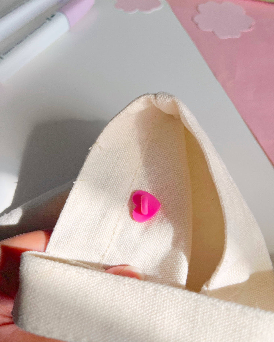 Dumb Bitch Juice Emaille Pin