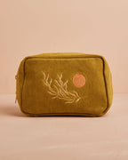 Bolsa de maquillaje de pana con bordado de sol y hojas en color oliva