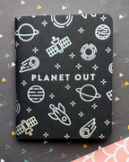 Schwarzes und silberfarbenes "Planet Out"-Notizbuch