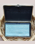 Cartera Plana Metálica Azul Claro