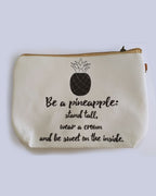 Neceser de viaje para cosméticos con piña en blanco y negro